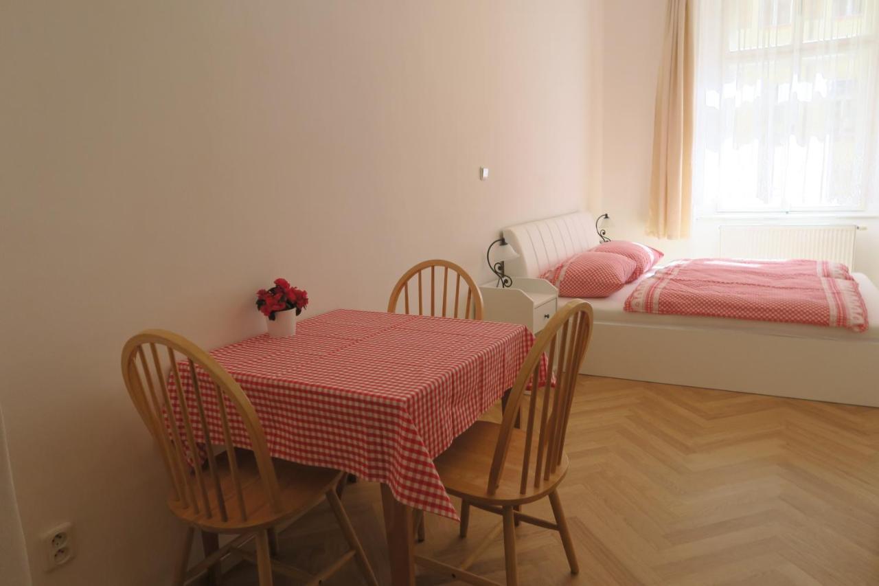 Apartments Near Lesser Town Prague Exterior photo