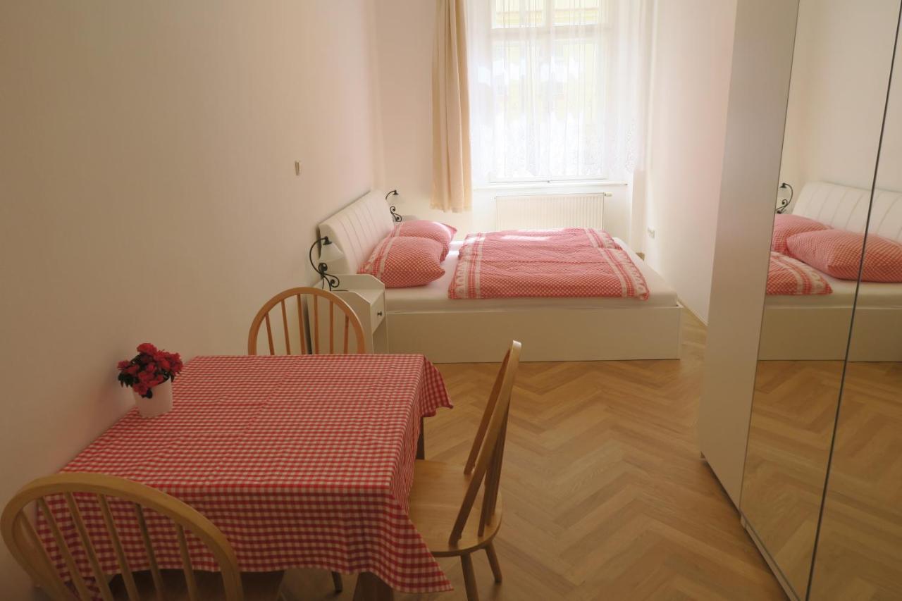 Apartments Near Lesser Town Prague Exterior photo