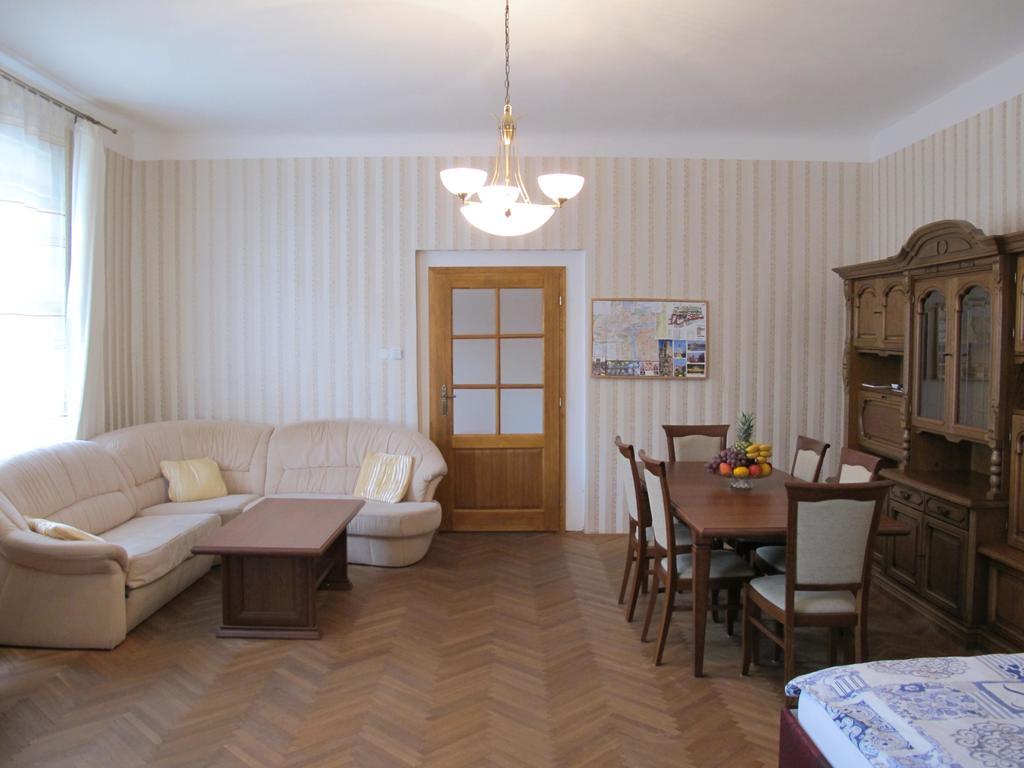 Apartments Near Lesser Town Prague Exterior photo