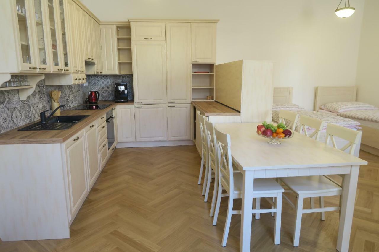 Apartments Near Lesser Town Prague Exterior photo